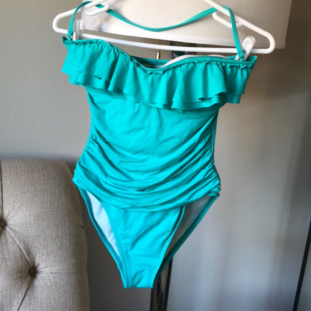 *SOLD* La Blanca one piece ruffled swimsuit